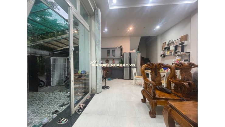 7 tỷ 2 - 100m ngang hơn 8m nhà 3 tầng kiên cố sát Vạn Phúc City - HẺM XE HƠI TỚI CỬA